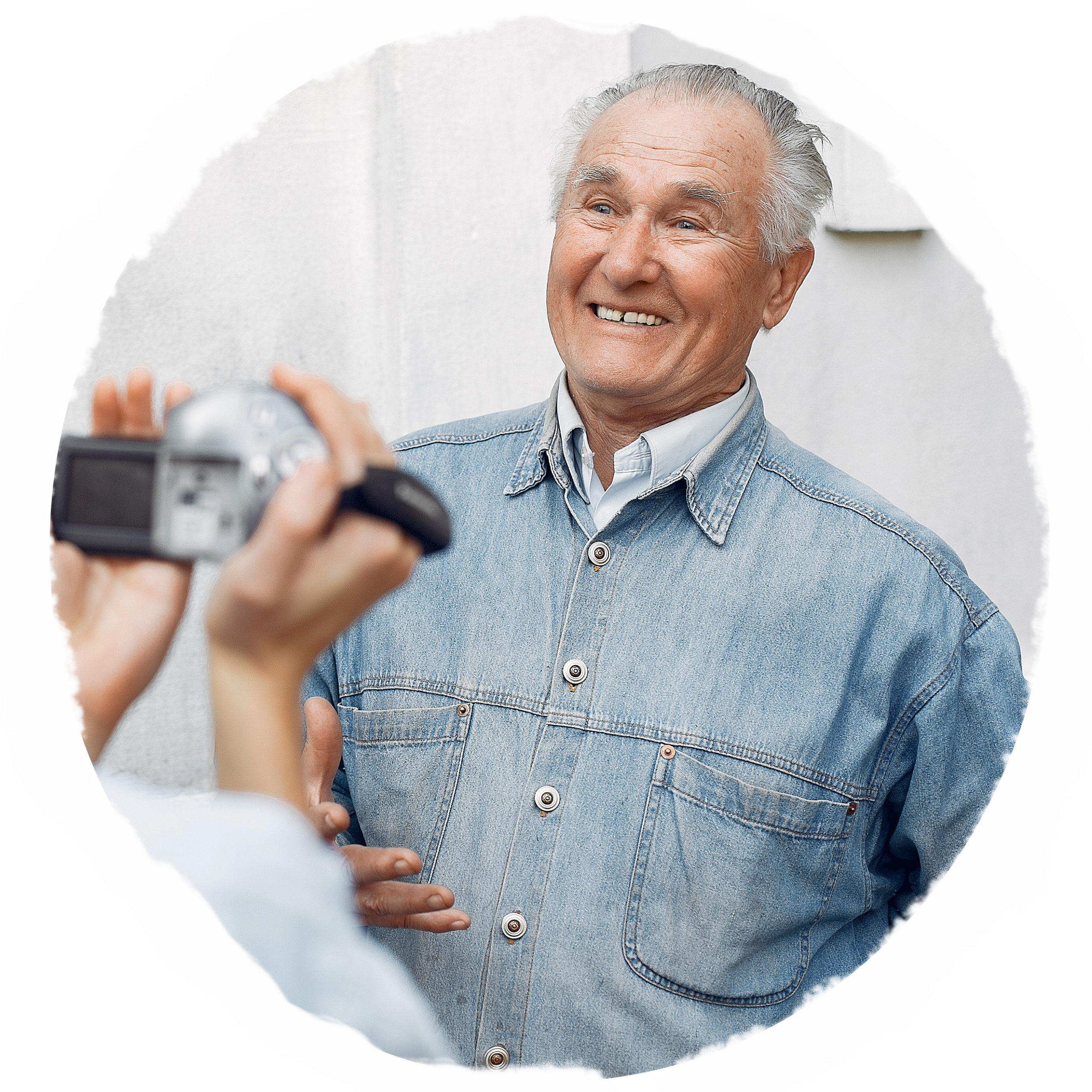 Old man standing on gray backround with his granddaughter